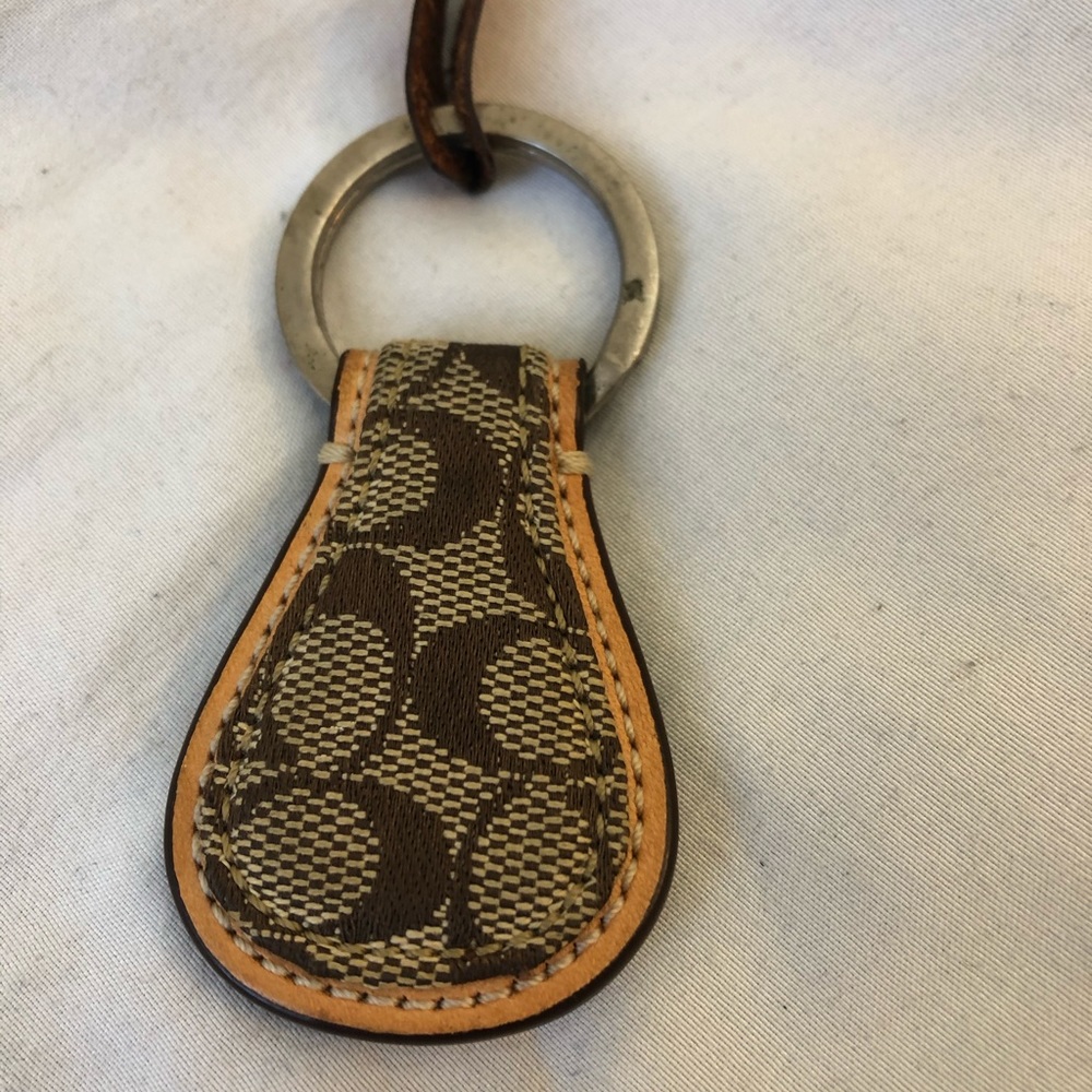 Coach keychain beige and silver logo
